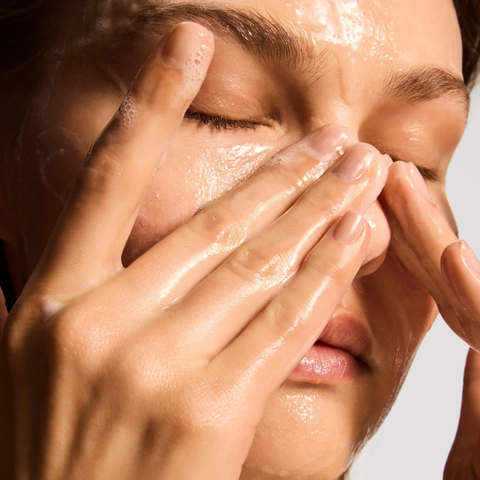 iS Clinical Cleansing Complex